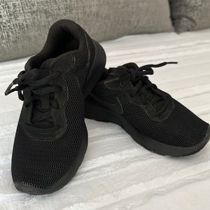 Nike lightweight mesh sneakers